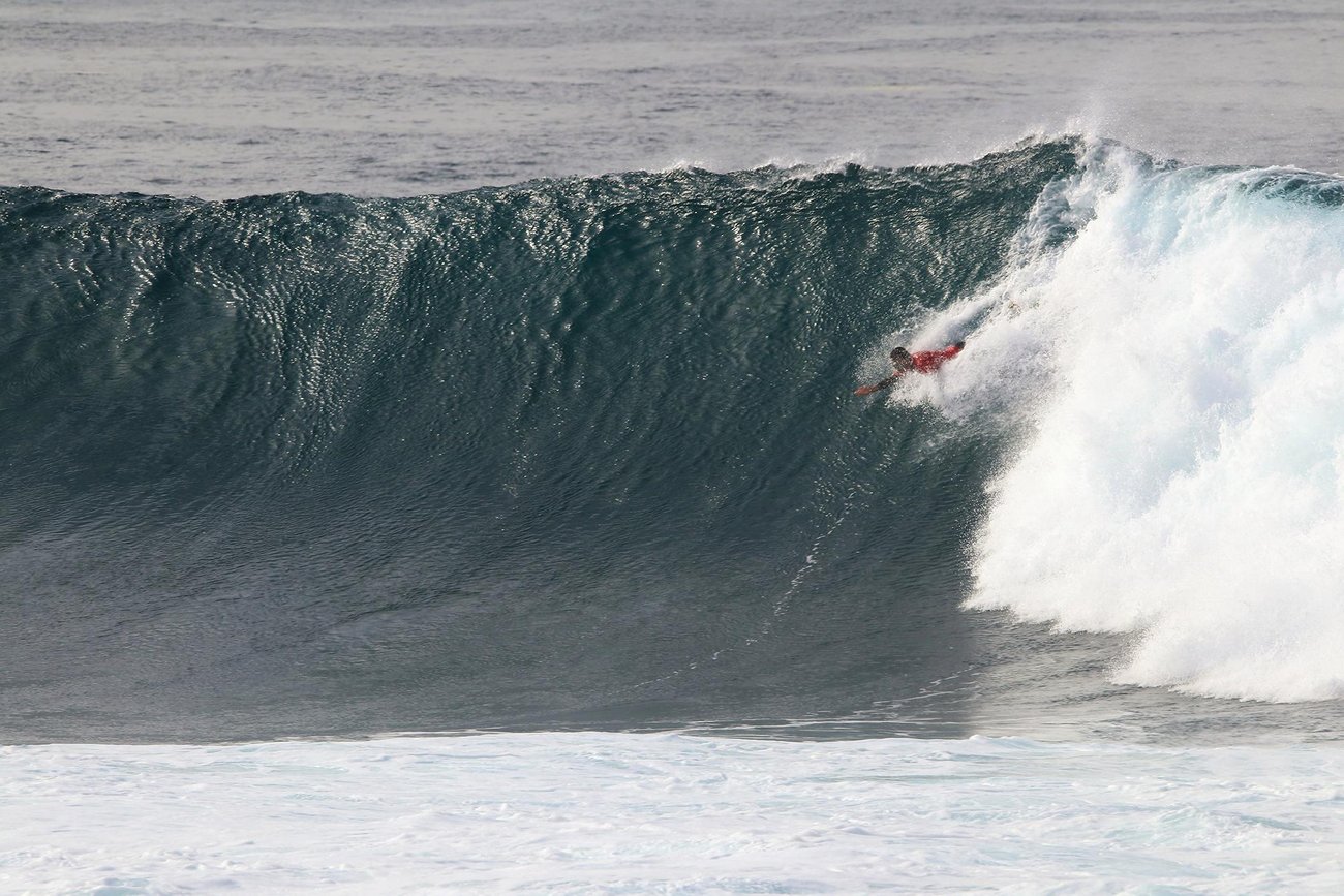 Gradacero - El Hijo del Mar; solo necesita unas aletas para coger las olas  más grandes del mundo