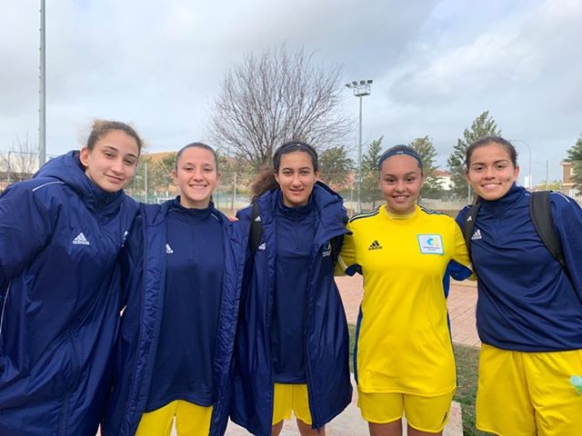 De izquierda a derecha está Joseline Pérez, Carolina Bravo, Janet Abreut, Ainhoa Delgado y Jennifer López de la sub 17.